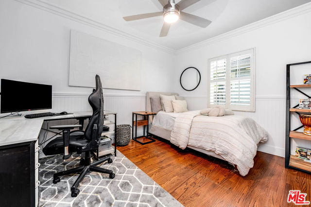 5711 Colbath Avenue, Valley Glen CA: https://media.crmls.org/mediaz/a1f5bbdb-d4e7-4435-8569-76d50785ee90.jpg