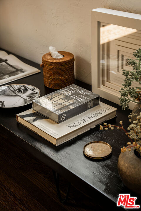 https://media.crmls.org/mediaz/a1f7f22a-753c-4541-adcf-e55a6cc59ac5.jpg?preset=X-Large
