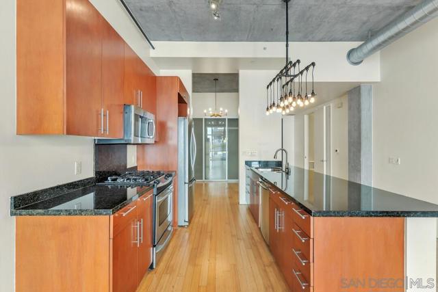 Image 4 of 29 For 1025 Island Ave  407