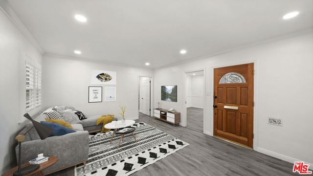 6311 La Tijera Boulevard, Los Angeles CA: https://media.crmls.org/mediaz/a1f8e475-08e4-46a0-99c9-402bc2c9a988.jpg
