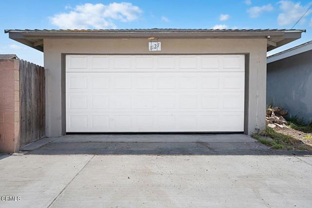 1127 Douglas Avenue, Oxnard CA: https://media.crmls.org/mediaz/a1f8f38c-a9ec-40a5-a44c-a8464da9f38a.jpg