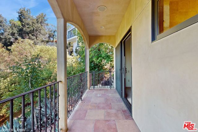 3311 Deronda Drive, Los Angeles CA: https://media.crmls.org/mediaz/a1f91559-6dab-4a94-a18a-7ae02146fbc4.jpg