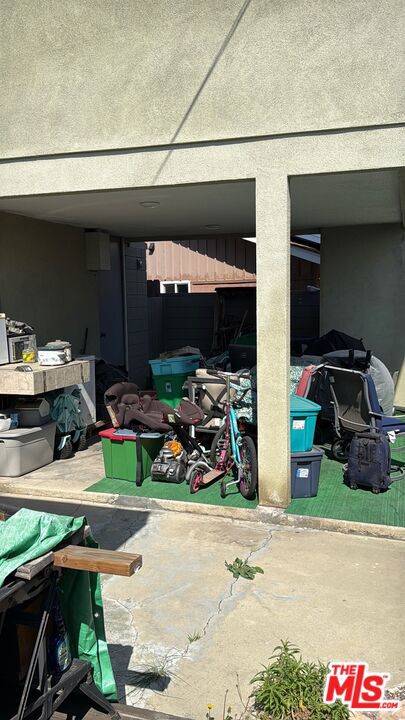 180 E Pepper Drive, Long Beach CA: https://media.crmls.org/mediaz/a1f9316e-189a-486a-a179-dd3b7f30ce5b.jpg