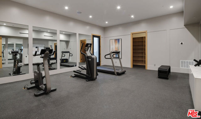7052 Dume Drive, Malibu CA: https://media.crmls.org/mediaz/a1f98a22-90b5-495c-9d7e-62acf750564f.jpg