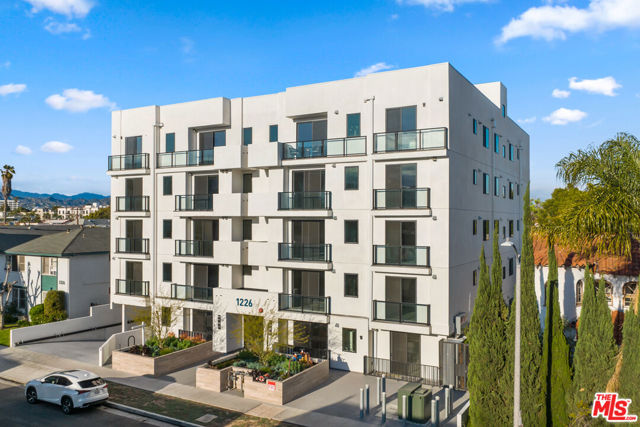 1226 S Bedford Street, Los Angeles CA: https://media.crmls.org/mediaz/a1f9f555-f0bb-4956-a6b0-f6d236517cc4.jpg