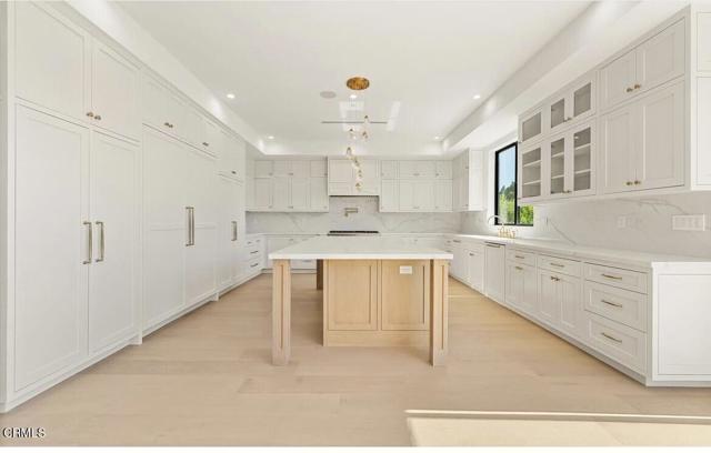 Detail Gallery Image 8 of 20 For 8065 Lloyd Ave, North Hollywood,  CA 91605 - 4 Beds | 4/1 Baths