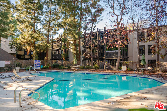 7777 W 91St Street, Playa del Rey CA: https://media.crmls.org/mediaz/a1fbbade-b801-4113-8f09-49f010c4f288.jpg