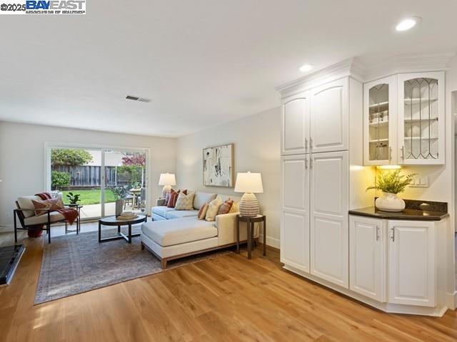 2752 Morgan Dr, San Ramon CA: https://media.crmls.org/mediaz/a1fc15cd-92c4-453e-9cee-d6aefef3fffd.jpg