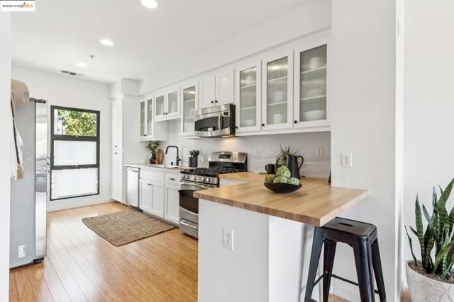 1321 Wood St, Oakland CA: https://media.crmls.org/mediaz/a1fc5620-1851-4398-a43c-30d813b7fcdf.jpg