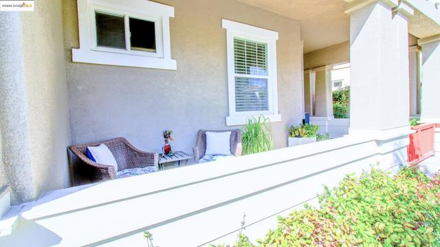 881 Inverness Ln, Brentwood CA: https://media.crmls.org/mediaz/a1fd04d2-dc6d-423b-9124-8d0c1c189124.jpg