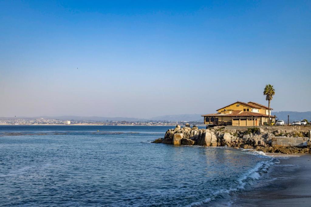 https://media.crmls.org/mediaz/a1fd32a8-44a5-483d-b50d-d2b7d7bd3893.jpg?preset=X-Large
