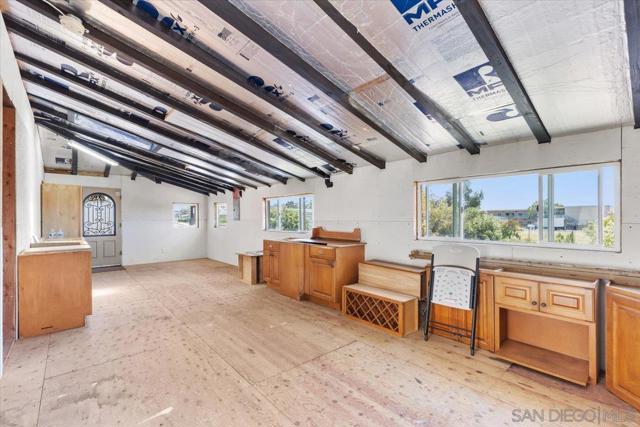 2832 34 K St, San Diego CA: https://media.crmls.org/mediaz/a1fd335f-61eb-4521-84bb-9ecfacbc5193.jpg