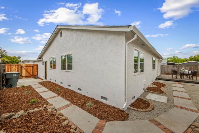 1575 Acacia Way, Morgan Hill CA: https://media.crmls.org/mediaz/a1fd5eab-9c95-4c86-9a4e-a77692b22de8.jpg