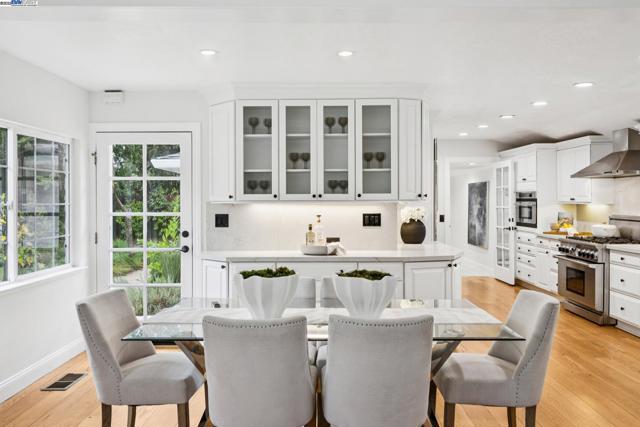 55 Cora Ct, Walnut Creek CA: https://media.crmls.org/mediaz/a1fd70a3-7983-40bd-8bba-447e82a4bbc1.jpg