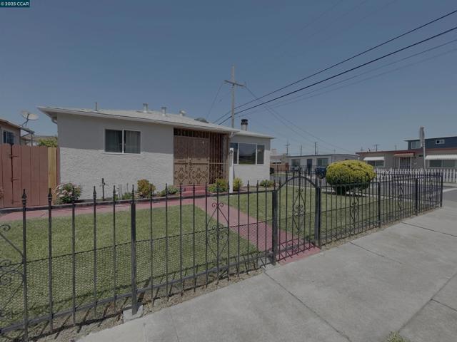 2029 Sutter Ave, San Pablo CA: https://media.crmls.org/mediaz/a1fde3c9-60da-4635-95f1-81c97bc2fb23.jpg