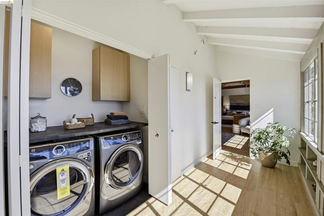 44 Highgate Rd, Kensington CA: https://media.crmls.org/mediaz/a1fe9e80-ef1b-4ccd-9441-26774e32edce.jpg