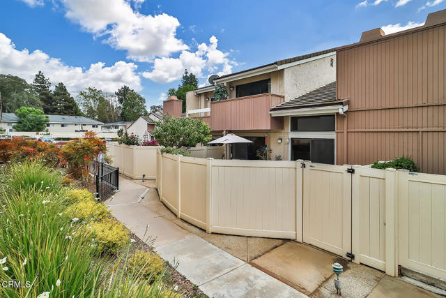 1993 Wheelwright Lane, Newbury Park CA: https://media.crmls.org/mediaz/a1feb424-8b8e-41da-9a9d-e4b2d486e2eb.jpg