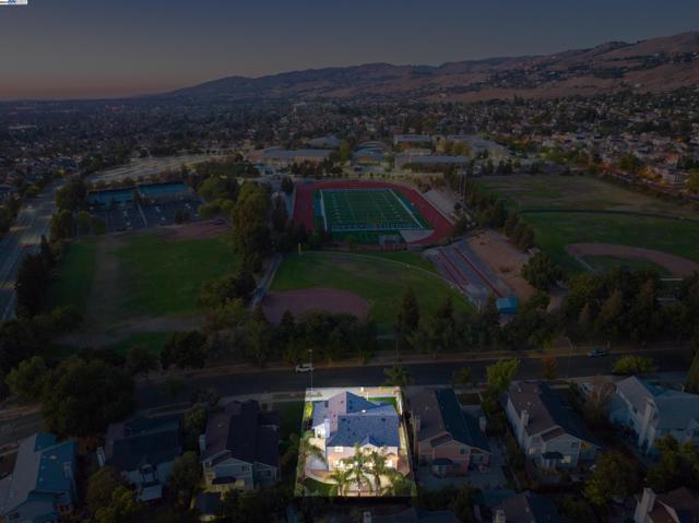 3198 Vintage Crest Dr, San Jose CA: https://media.crmls.org/mediaz/a1fed619-de75-451b-a26a-1307d761512c.jpg