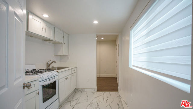 5342 Lexington Avenue, Los Angeles CA: https://media.crmls.org/mediaz/a1fee8a3-21a8-48ee-91d2-fbcf743ffb36.jpg