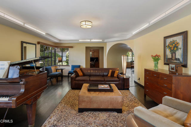 3312 Thorndale Road, Pasadena CA: https://media.crmls.org/mediaz/a1ff6ec7-c829-45f8-85c0-3481a52d2478.jpg