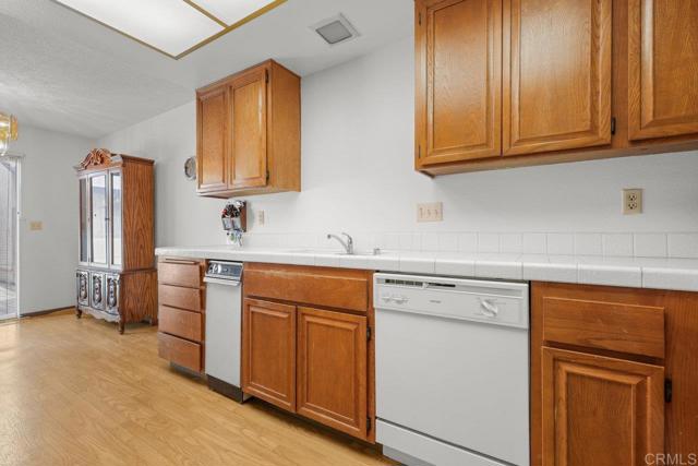 1079 Las Rosas Court, Chula Vista CA: https://media.crmls.org/mediaz/a1ffc3a6-efe2-4cb3-a8d9-144cbcaab0e0.jpg