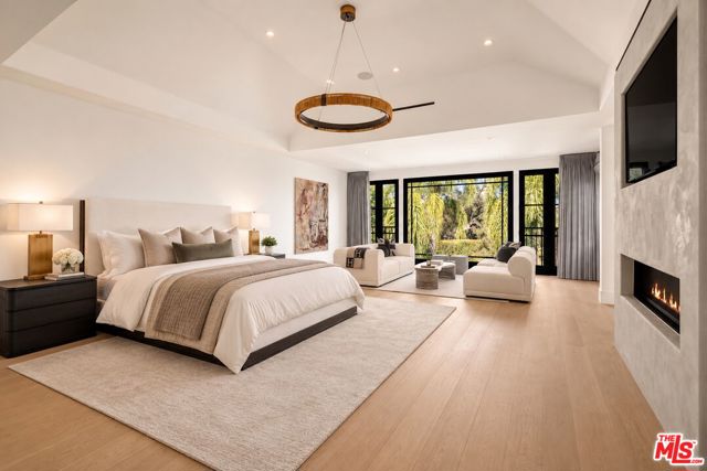 8 Oakmont Drive, Los Angeles CA: https://media.crmls.org/mediaz/a2002a79-4f2d-4324-8bd0-a6ae29b23b7f.jpg