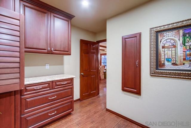 1935 Vista De La Montana, El Cajon CA: https://media.crmls.org/mediaz/a201a47e-97fc-46e1-bb1a-36ad81e80045.jpg