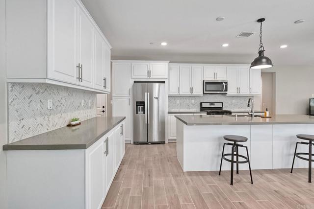 Detail Gallery Image 15 of 39 For 678 Gemstone Dr, San Marcos,  CA 92078 - 4 Beds | 3 Baths