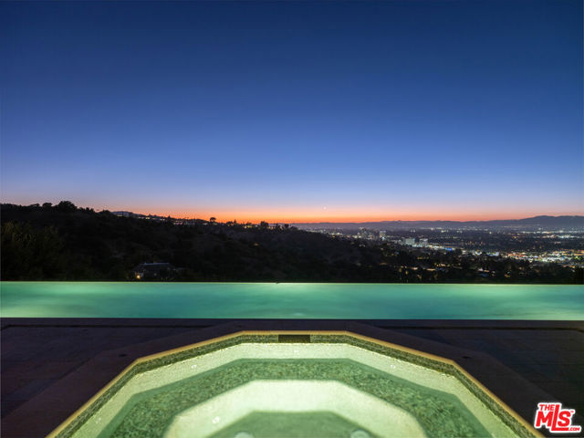 13961 Aubrey Road, Beverly Hills CA: https://media.crmls.org/mediaz/a201dce2-eb9e-40ec-b40d-1ff0014d083d.jpg