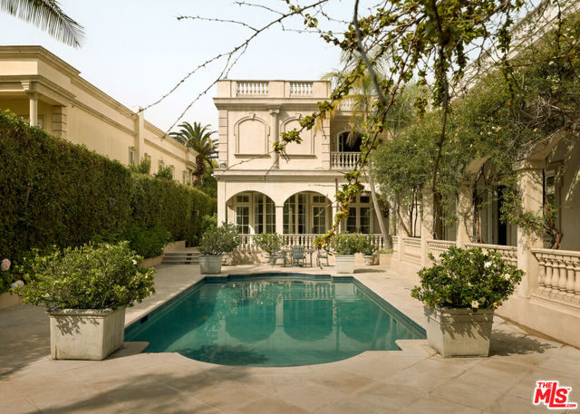 628 N Rodeo Drive, Beverly Hills CA: https://media.crmls.org/mediaz/a201f51c-f8bd-43fb-9649-1f7f5b84f65b.jpg