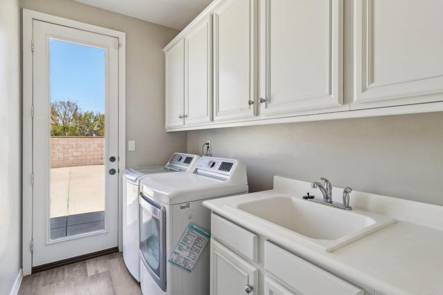 31332 Bluebeech Court, Temecula CA: https://media.crmls.org/mediaz/a20225a0-006d-4b4f-b422-31fa7184ada5.jpg