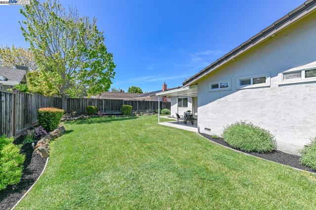7864 Fairoaks Dr, Pleasanton CA: https://media.crmls.org/mediaz/a20246b2-8504-4bc7-81a0-c918e284102a.jpg