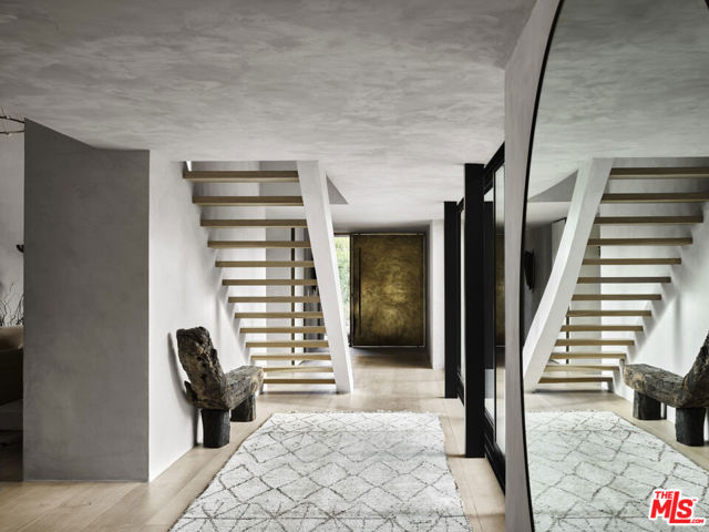 6153 Bonsall Drive, Malibu CA: https://media.crmls.org/mediaz/a2024d9e-78a9-447a-9e51-304ea17cc0ce.jpg
