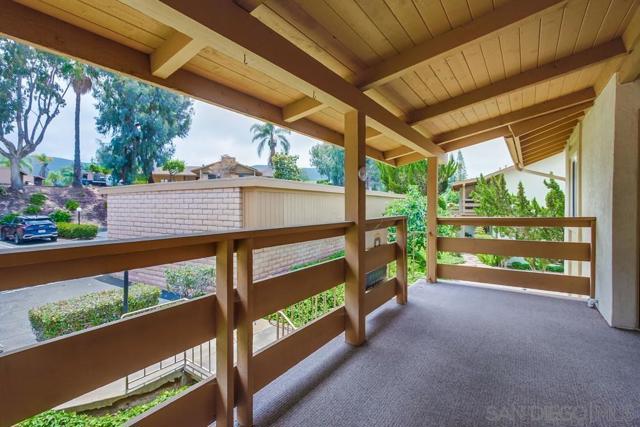 1976 Fairway Circle, San Marcos CA: https://media.crmls.org/mediaz/a20257d5-f4d8-433d-a2de-1286fa190808.jpg