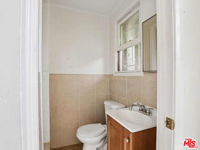 1236 North Gardner Street, 1236 1/2 photo 8