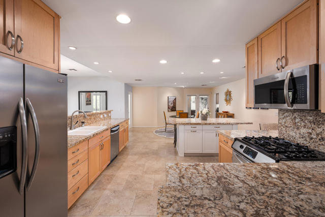 590 N Plaza Amigo, Palm Springs, CA 92262
