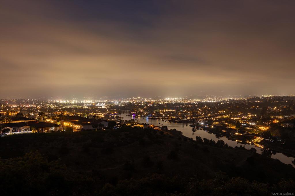 https://media.crmls.org/mediaz/a202d174-4c92-4d92-9701-f89127febdf5.jpg?preset=X-Large