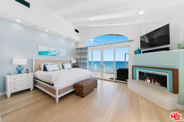27040 Malibu Cove Colony Drive, Malibu CA: https://media.crmls.org/mediaz/a202eed2-ff29-436b-a4b9-fe49a16a8ad4.jpg