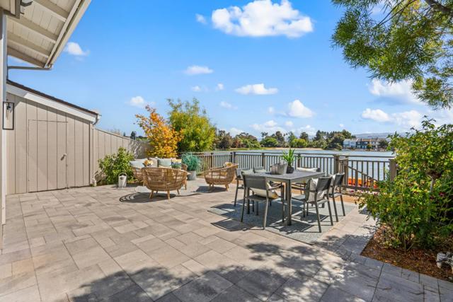 17 Spinnaker Place, Redwood City CA: https://media.crmls.org/mediaz/a202f32e-5a19-4586-bac3-5edaac9a4658.jpg
