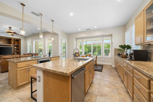 81314 Golden Barrel Way, La Quinta CA: https://media.crmls.org/mediaz/a2030464-7f2e-4b31-ad9a-d09606aaf5d6.jpg