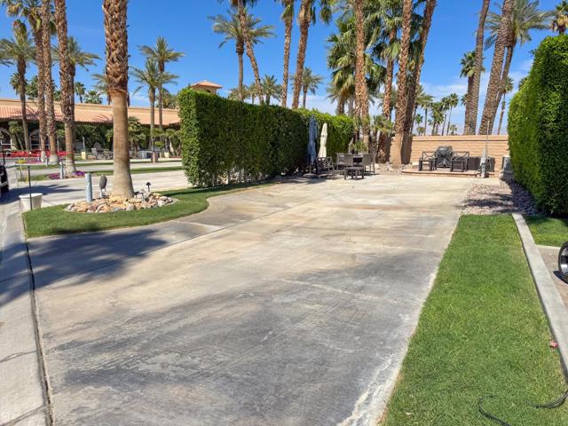80394 Ave 48, Indio CA: https://media.crmls.org/mediaz/a203d85e-3d1b-4470-b33b-540b52a8eb83.jpg