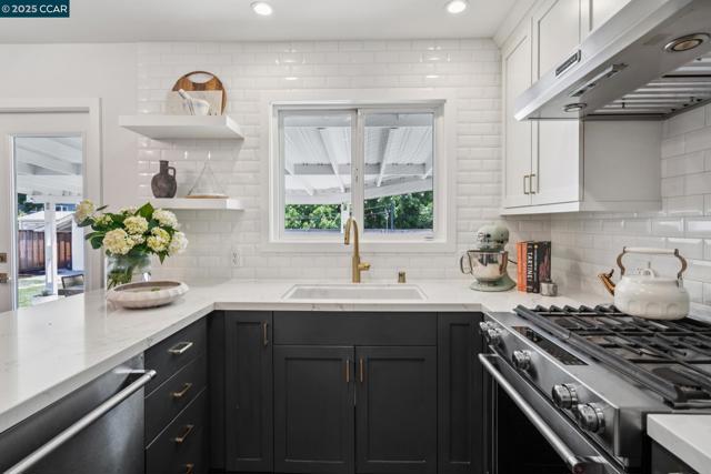 528 Shelly Dr, Pleasant Hill CA: https://media.crmls.org/mediaz/a204118d-33dd-4b89-8d44-bb64e8b9e1bc.jpg