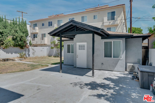 15011 Hartsook Street, Sherman Oaks CA: https://media.crmls.org/mediaz/a204c00a-f39a-40c2-84b3-ce8f600d67ef.jpg