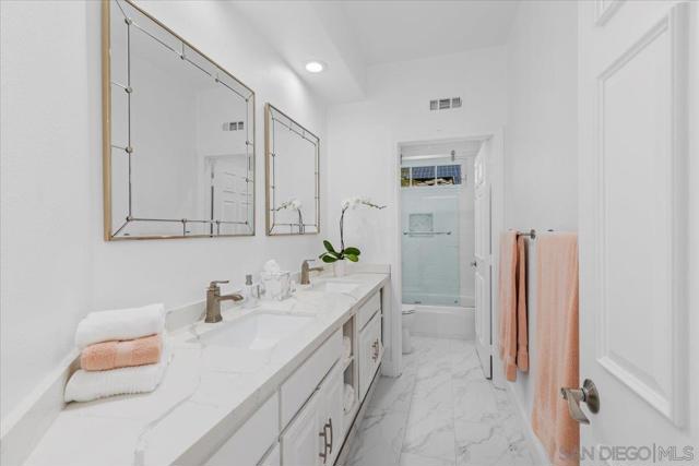 7166 Tern Place, Carlsbad CA: https://media.crmls.org/mediaz/a2053f3d-af56-478e-90dd-c2983ef62c72.jpg