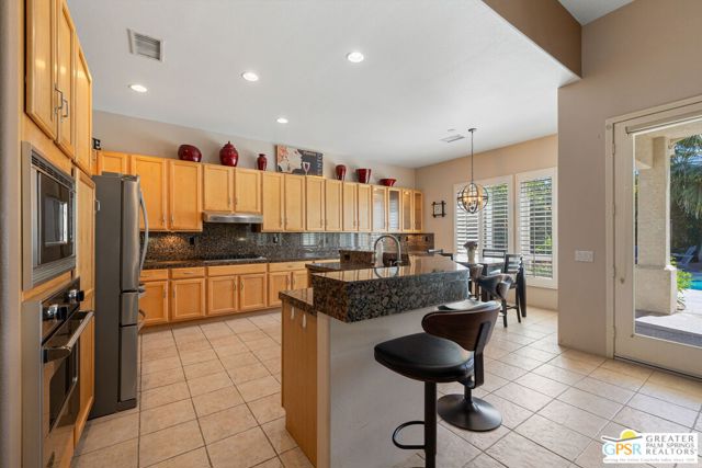 40870 Avenida Rosario, Palm Desert CA: https://media.crmls.org/mediaz/a2056580-8662-48b9-a6a3-a77a7de96242.jpg