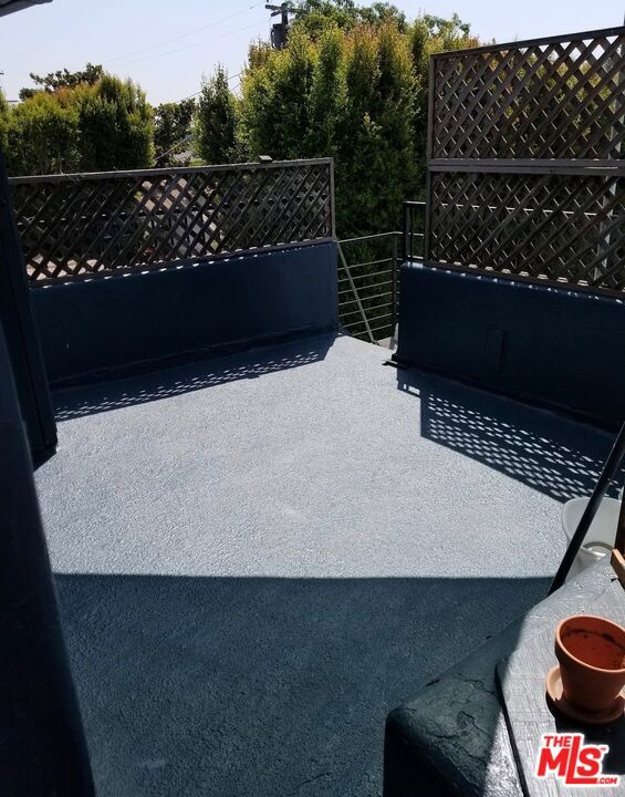 6640 Leland Way, Los Angeles CA: https://media.crmls.org/mediaz/a2057c79-00bf-46c3-80b7-66e7e87186c5.jpg