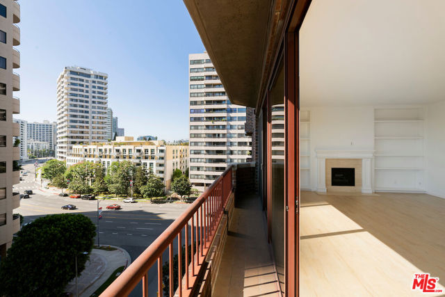 10550 Wilshire Boulevard, Los Angeles CA: https://media.crmls.org/mediaz/a205f249-a0b7-459a-87af-31ffec1e397e.jpg