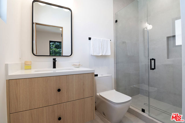 22616 Hatteras Street, Woodland Hills CA: https://media.crmls.org/mediaz/a206073a-e11c-4092-9e09-c04ce800ffe2.jpg