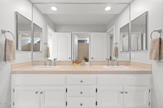 2106 Fox Den Court, Oxnard CA: https://media.crmls.org/mediaz/a2063708-3f80-4feb-aae4-09b12308b9db.jpg