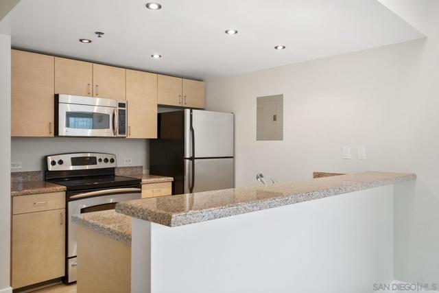 425 W Beech St, San Diego CA: https://media.crmls.org/mediaz/a2065e84-764e-4331-85fe-ed4947b7325e.jpg